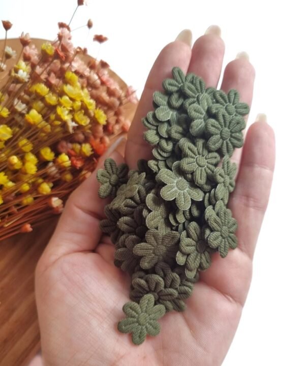 FLOR PRENSADA VERDE MILITAR C/ 50 UND