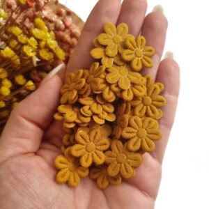 FLOR PRENSADA EM TECIDO 2CM DOURADO C/ 50 UND