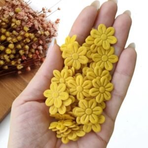 FLOR PRENSADA EM TECIDO 2CM MOSTARDA C/ 50 UND