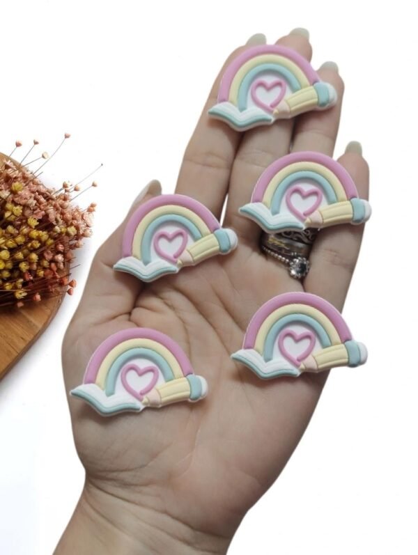 APLIQUE EMBORRACHADO ARCO ÍRIS C/ CORAÇÃO CORES CANDY 4 CM C/ 2 UND