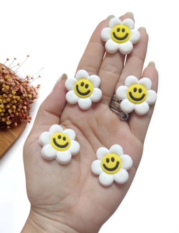 APLIQUE EMBORRACHADO FLOR SMILE BRANCO 3 CM C/ 2 UND