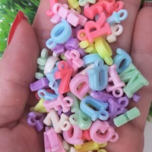 PINGENTE LETRAS LEITOSAS CORES CANDY 30G
