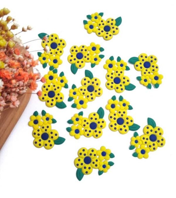 APLIQUE EMBORRACHADO FLORES AMARELAS 3X4,5CM C/ 2 UND