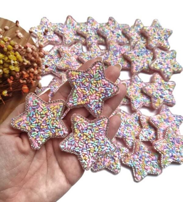 ESTRELA EM LONITA COM GRANULADO E STRASS 50MM COLORIDO CLARO UND