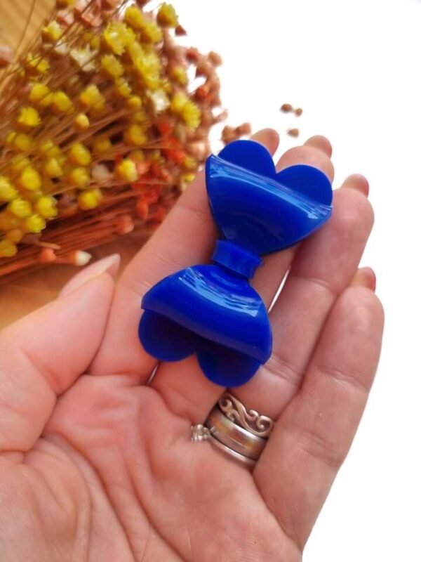 LAÇO EM ACRÍLICO COM BASE CORAÇÃO 5CM AZUL MARINHO UND