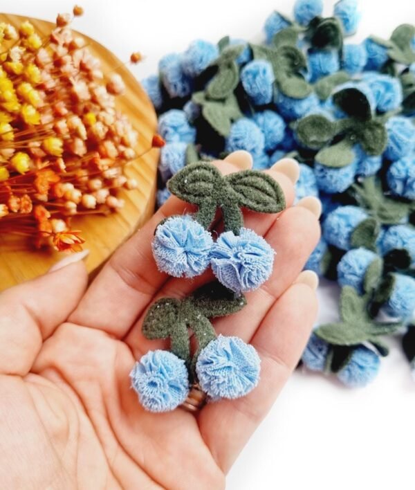 APLIQUE CEREJA POMPOM DE MALHA AZUL 3CM UND