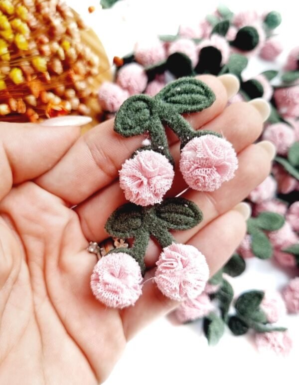 APLIQUE CEREJA POMPOM DE MALHA ROSA 3CM UND