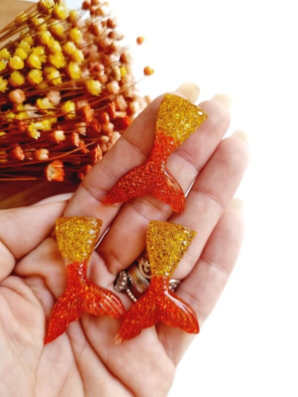 CALDA DE SEREIA EM RESINA 4CM AMARELO/LARANJA UND