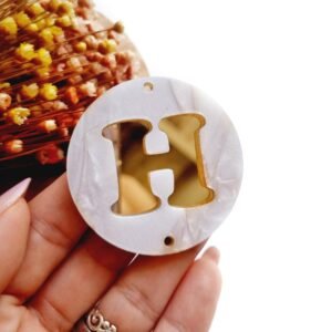 CHAVEIRO REDONDO 2 FUROS 5CM LETRA H MADREPÉROLA C/ DOURADO UND