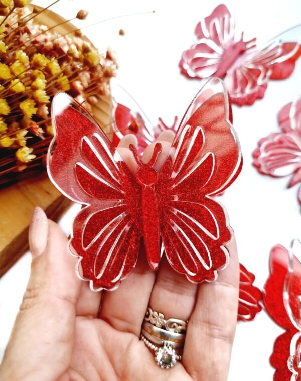 BORBOLETA ACRÍLICO 65MM TRANSPARENTE C/ BASE VERMELHO GLITTER UND