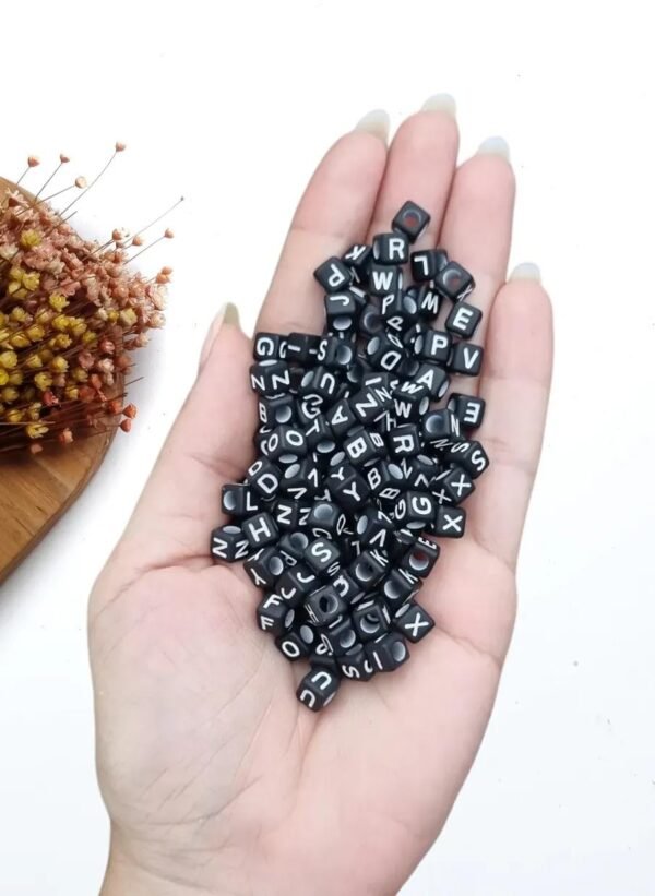 ENTREMEIO DADOS PRETO 6MM LETRAS BRANCAS C/ 20G