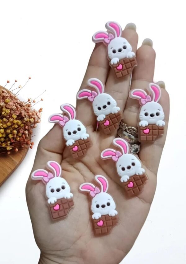 COELHINHA EM BARRA DE CHOCOLATE EMBORRACHADO 3,7CM UND