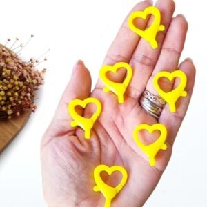 FECHO LAGOSTA CORAÇÃO AMARELO 2,5X3,5CM C/ 2 UND