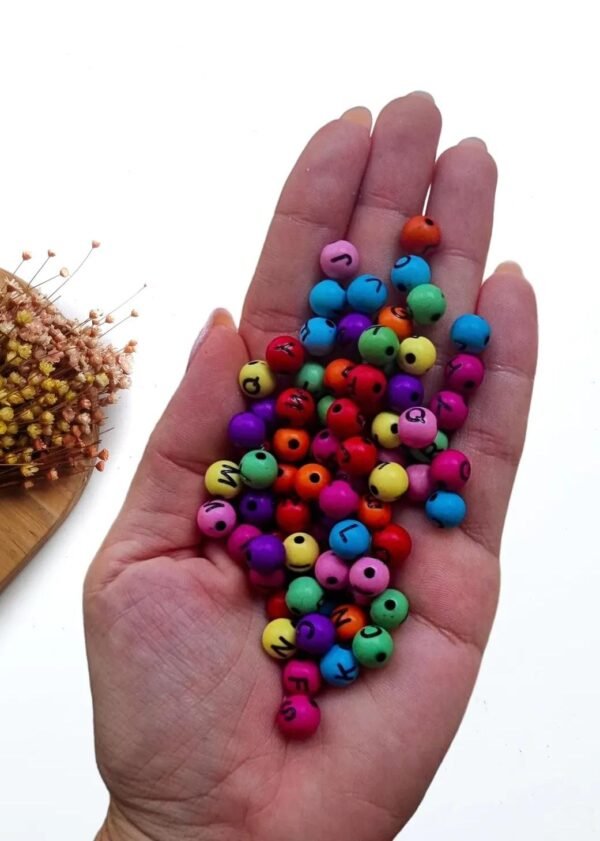 ENTREMEIO BOLAS COLORIDAS LETRAS PRETAS 8MM PCT C/ 30G