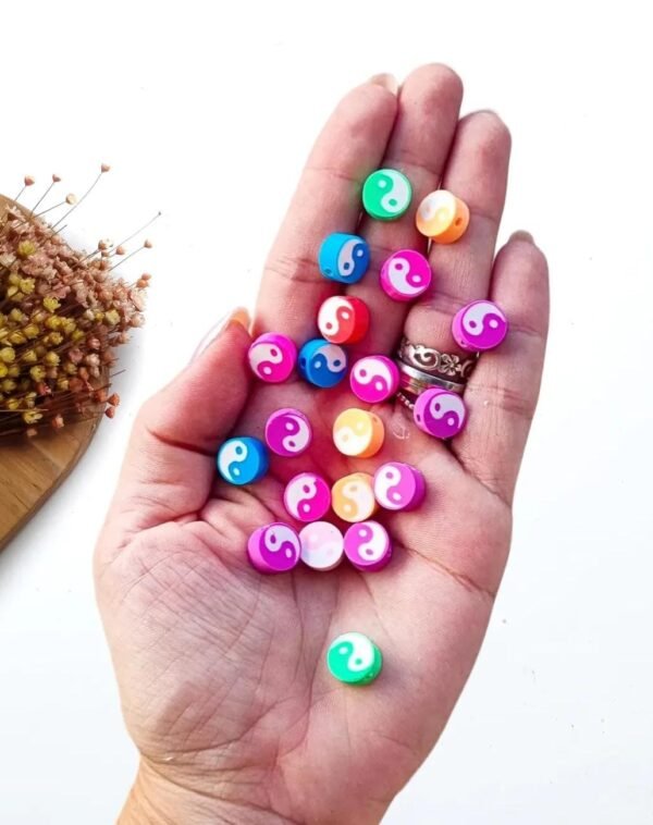 ENTREMEIO YIN-YANG VARIADAS EM FIMO 10X5 MM PCT C/ 20 UND