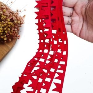 BANDEIRA EM FELTRO VERMELHO EM TIRA C/ 32CM UND