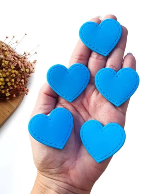APLIQUE CORAÇÃO EMBORRACHADO AZUL 4CM PESPONTADO C/ 2 UND