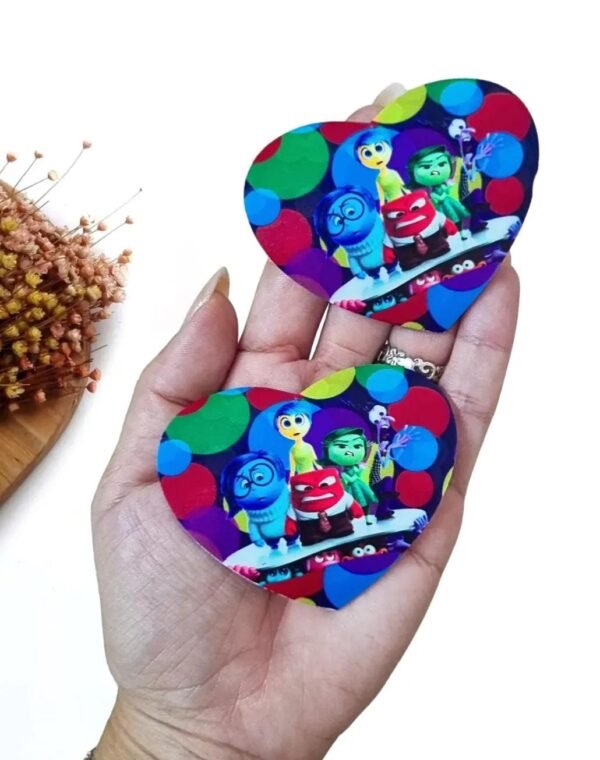 APLIQUE CORAÇÃO CURVADO DIVERTIDAMENTE EM ACRÍLICO PARA TIARAS 8CM UND
