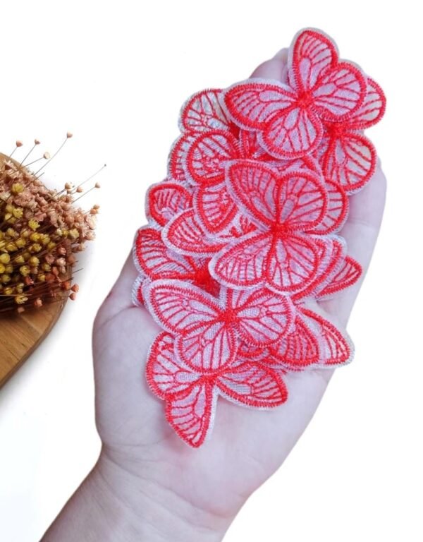 APLIQUE BORBOLETA BORDADA EM VOAL VERMELHO 3X4,5CM UND