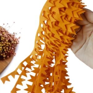 BANDEIRA EM FELTRO LARANJA EM TIRA C/ 32CM UND