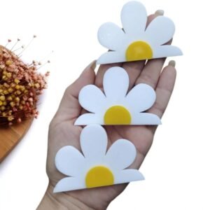 MEIA MARGARIDA EM ACRÍLICO 7CM UND