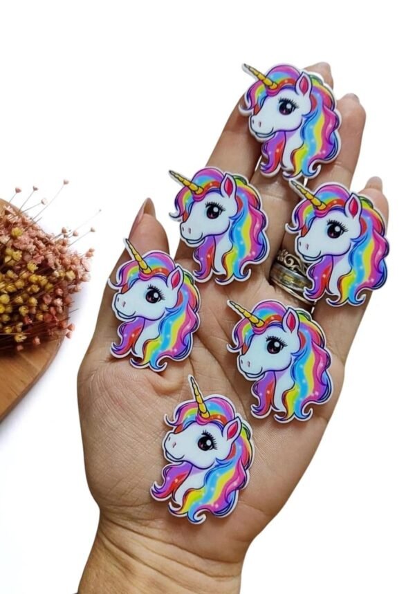 APLIQUE EM ACRÍLICO P/ LAÇO UNICORNIO DE PERFIL 3,5 CM  UND