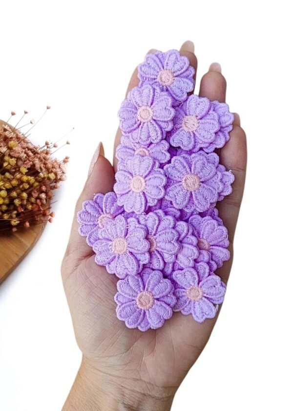 APLIQUE FLOR DUPLA BORDADA LILAS E MIOLO ROSA 3CM C/ 2 UND