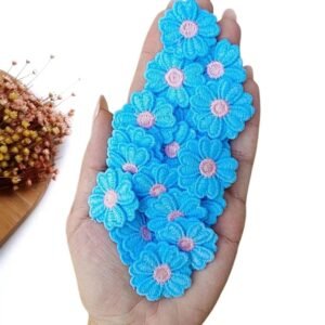 APLIQUE FLOR DUPLA BORDADA AZUL E MIOLO ROSA 3CM C/ 2 UND