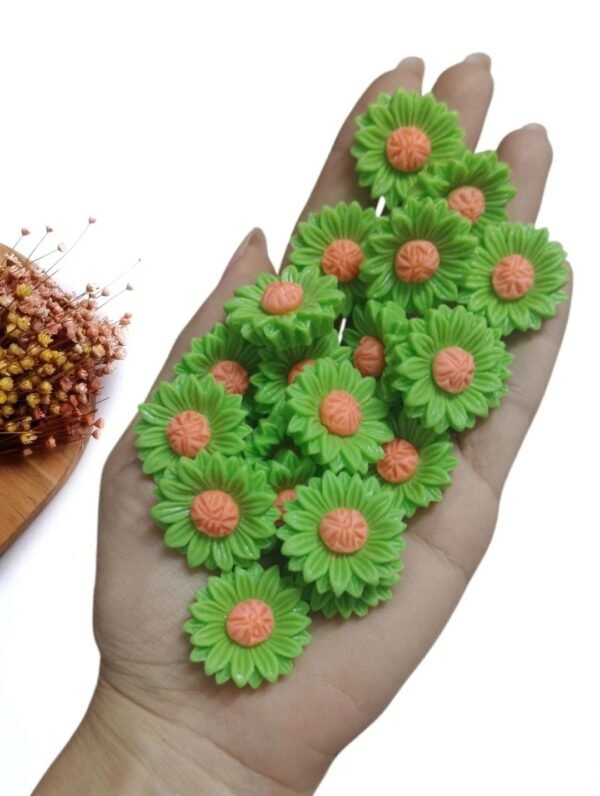 APLIQUE GIRASSOL EM RESINA VERDE 2,5CM C/ 2 UND