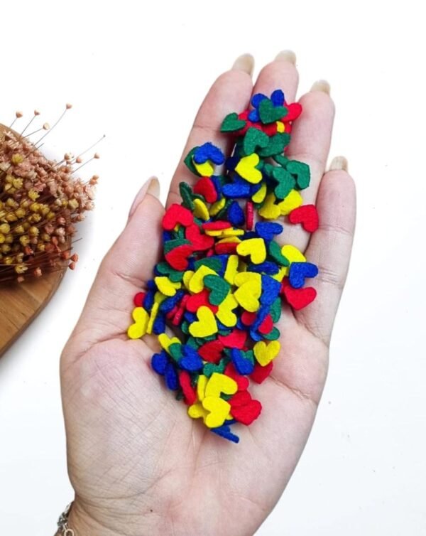 MINI CORAÇÕES COLORIDOS EM FELTRO 1 CM C/ 2 GRAMAS