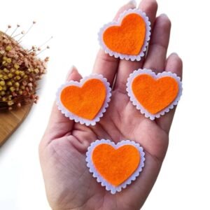 APLIQUE CORAÇÃO LARANJA EM FELTRO BORDA BRANCA 4CM C/ 4 UND