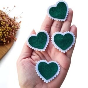 APLIQUE CORAÇÃO VERDE EM FELTRO BORDA BRANCA 4CM C/ 4 UND