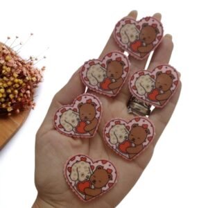APLIQUE EM ACRÍLICO CORAÇÃO BOBBIE GOODS URSINHO E CACHORRINHO COM CORAÇÃO 4 CM UND