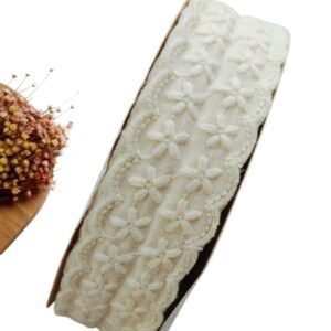 FITA FLORAL BEGE 38MM  C/ BORDAS TRABALHADA METRO