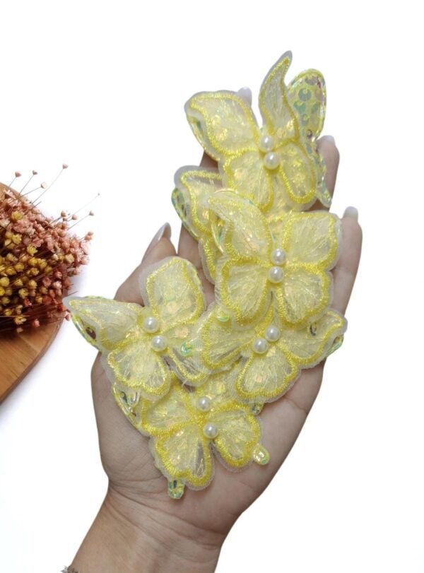 APLIQUE BORBOLETA EM TECIDO DUPLA PAETE BORDADA AMARELO 5CM UND