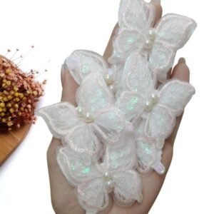 APLIQUE BORBOLETA EM TECIDO DUPLA PAETE BORDADA BRANCO C/ ROSA 5CM UND