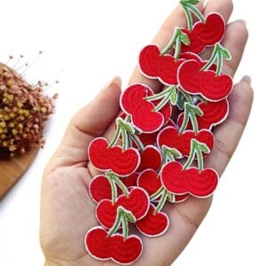 APLIQUE CEREJA EM TECIDO BORDADO 3 CM C/ 2 UND