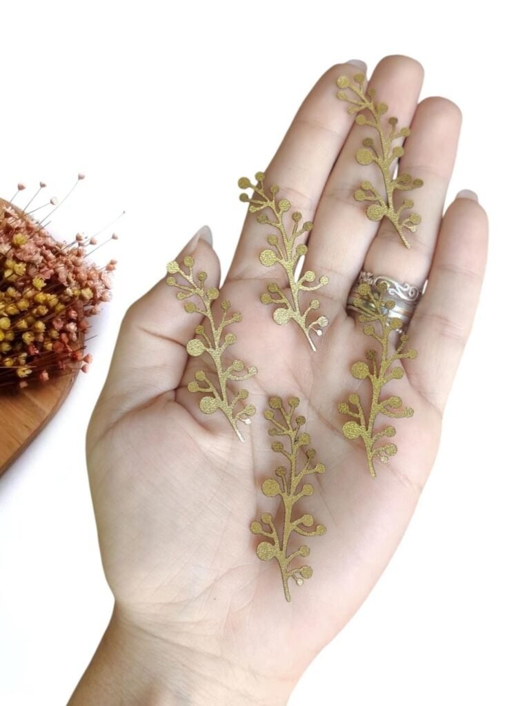 GALHO DE FOLHAS EM LONITA DOURADA  5 CM C/ 4 UND (MODELO 5)