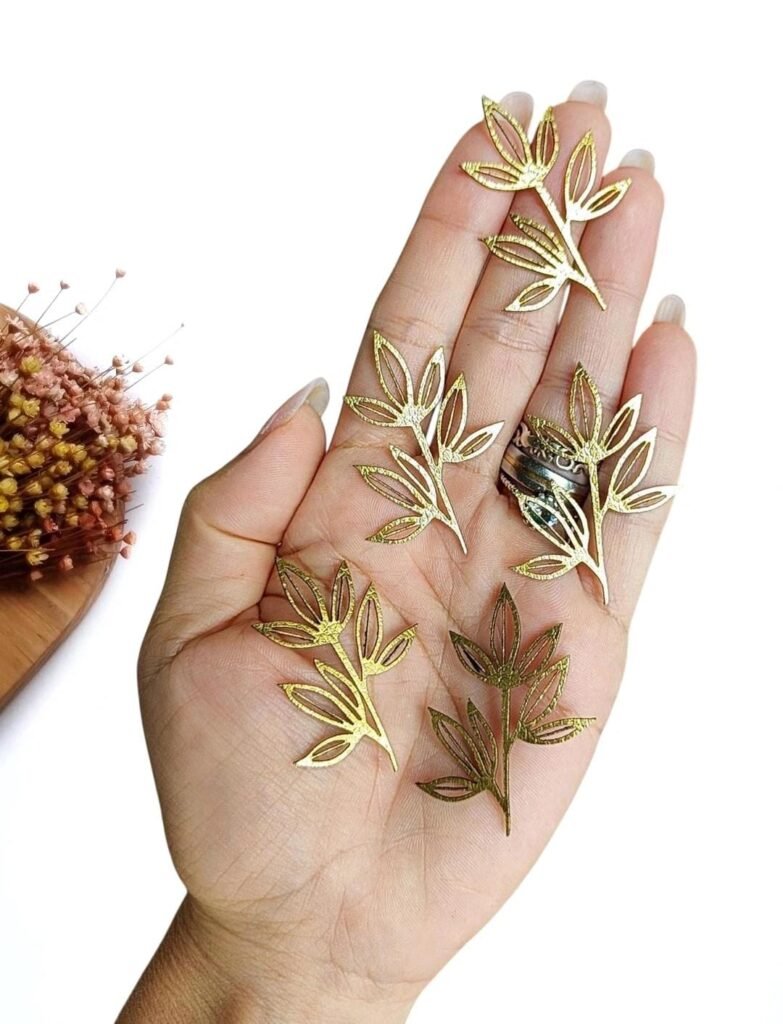 GALHO DE FOLHAS EM LONITA DOURADA  4,5 CM C/ 4 UND (MODELO 6)