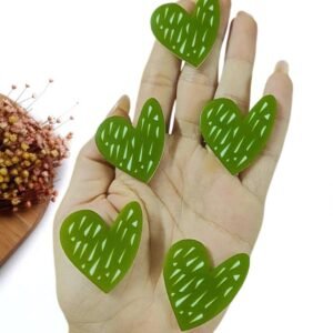 APLIQUE EM ACRÍLICO SUBLIMADO CORAÇÃO RABISCADO VERDE 4 CM UND