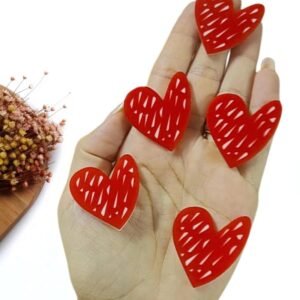 APLIQUE EM ACRÍLICO SUBLIMADO CORAÇÃO RABISCADO VERMELHO 4 CM UND