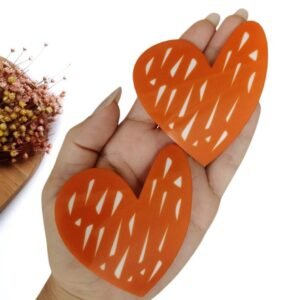 APLIQUE EM ACRÍLICO SUBLIMADO CURVADO CORAÇÃO RABISCADO LARANJA 8 CM UND