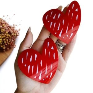 APLIQUE EM ACRÍLICO SUBLIMADO CURVADO CORAÇÃO RABISCADO VERMELHO 8 CM UND