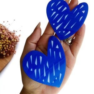 APLIQUE EM ACRÍLICO SUBLIMADO CURVADO CORAÇÃO RABISCADO AZUL BIC 8 CM UND