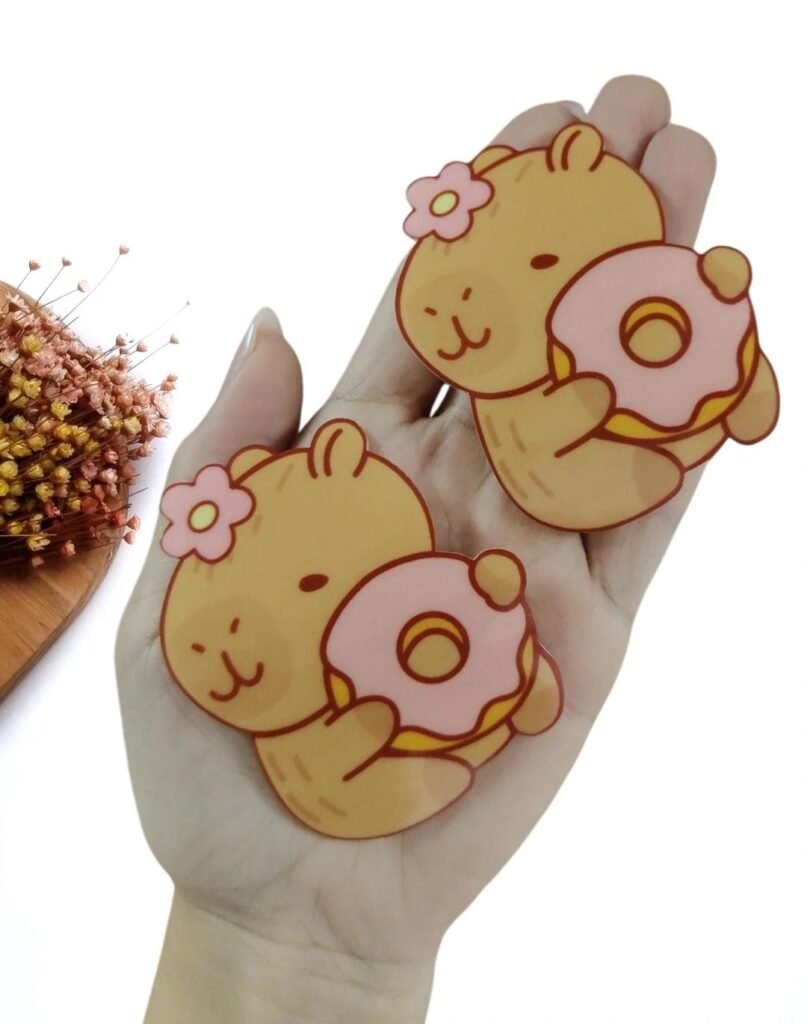 APLIQUE EM ACRÍLICO CAPIVARA C/ DONUTS CURVADO 7,5 CM UND