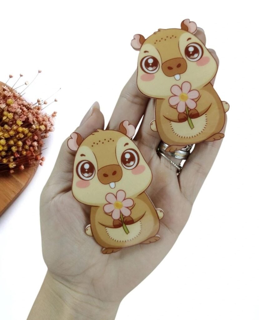 APLIQUE EM ACRÍLICO CAPIVARA C/ FLOR CURVADO 7,5 CM UND