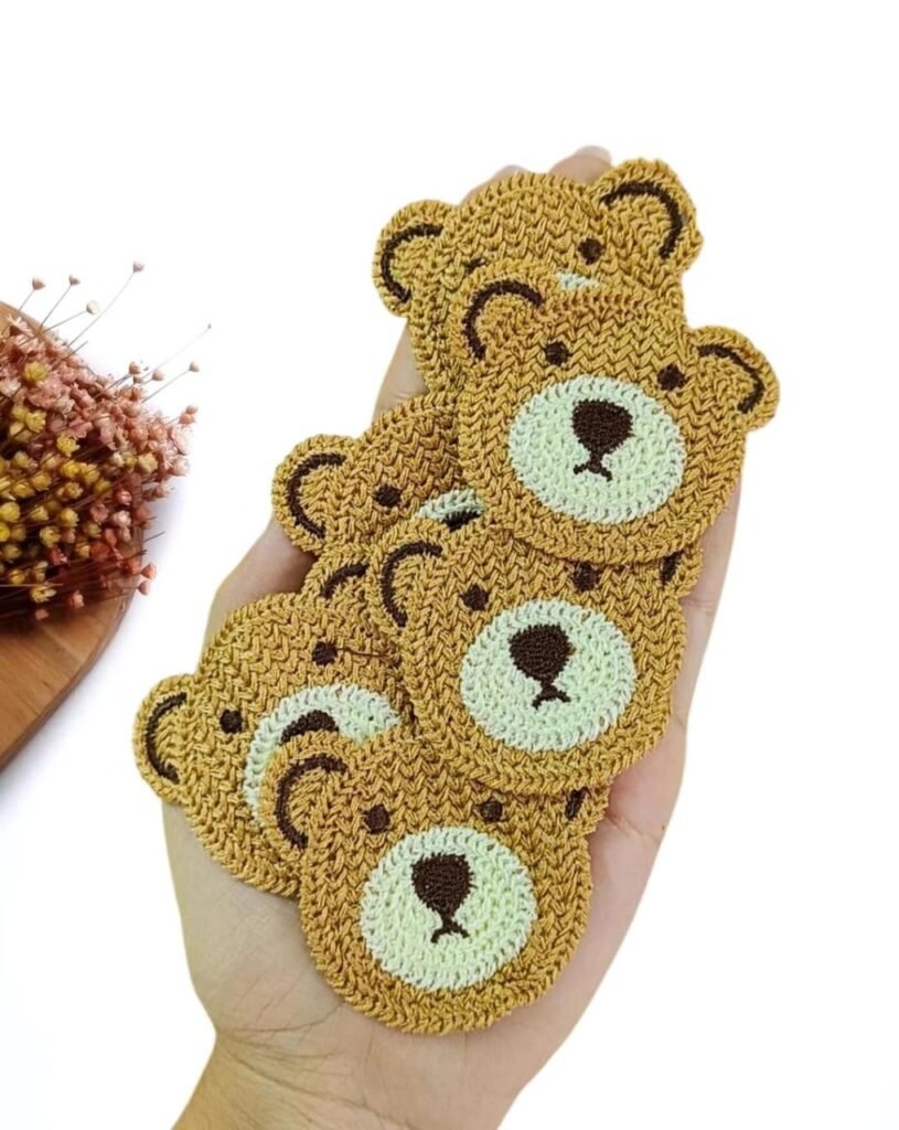 APLIQUE URSINHO EM CROCHÊ BEGE 6 CM C/ 2 UND