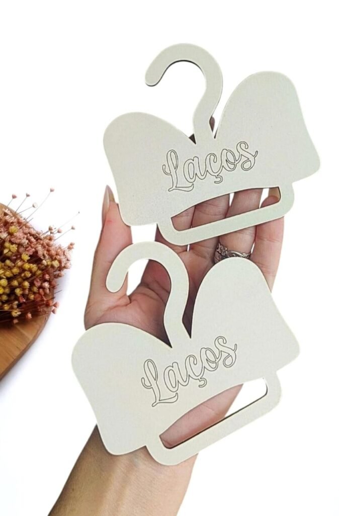 CABIDE NOME LAÇOS GRAVADO EM MDF 10CM UND