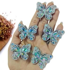 APLIQUE EM PLÁSTICO BORBOLETA COM STRASS FURTA COR 4 CM UND