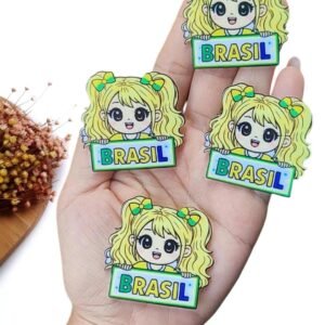 APLIQUE EM ACRÍLICO SUBLIMADO MENININHA MASCOTE LOIRA BRASIL 4 CM UND